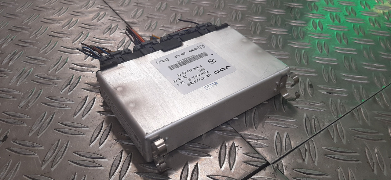 Gebrauchtes MAN Steuergerät, VDO 412.413 / 014 / 005, Artikel - Nr. : A 000 446 63 02 - Bloc de gestion pour Camion: photos 3 Gebrauchtes MAN Steuergerät, VDO 412.413 / 014 / 005, Artikel - Nr. : A 000 446 63 02 - Bloc de gestion pour Camion: photos 3