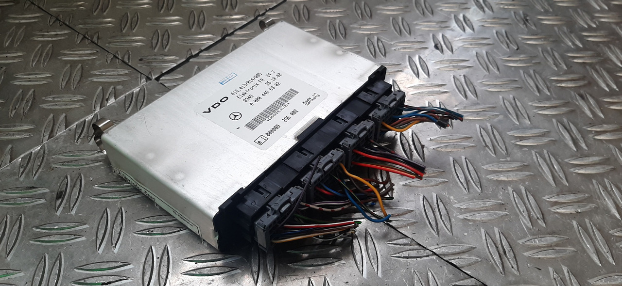 Gebrauchtes MAN Steuergerät, VDO 412.413 / 014 / 005, Artikel - Nr. : A 000 446 63 02 - Bloc de gestion pour Camion: photos 4 Gebrauchtes MAN Steuergerät, VDO 412.413 / 014 / 005, Artikel - Nr. : A 000 446 63 02 - Bloc de gestion pour Camion: photos 4