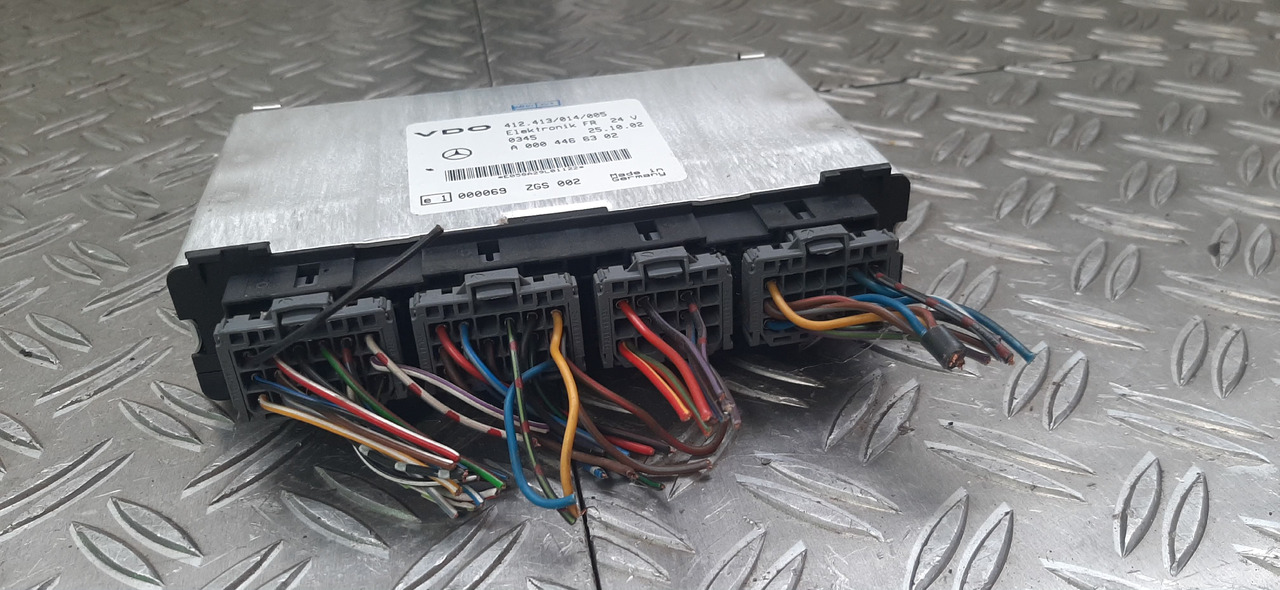 Gebrauchtes MAN Steuergerät, VDO 412.413 / 014 / 005, Artikel - Nr. : A 000 446 63 02 - Bloc de gestion pour Camion: photos 5 Gebrauchtes MAN Steuergerät, VDO 412.413 / 014 / 005, Artikel - Nr. : A 000 446 63 02 - Bloc de gestion pour Camion: photos 5