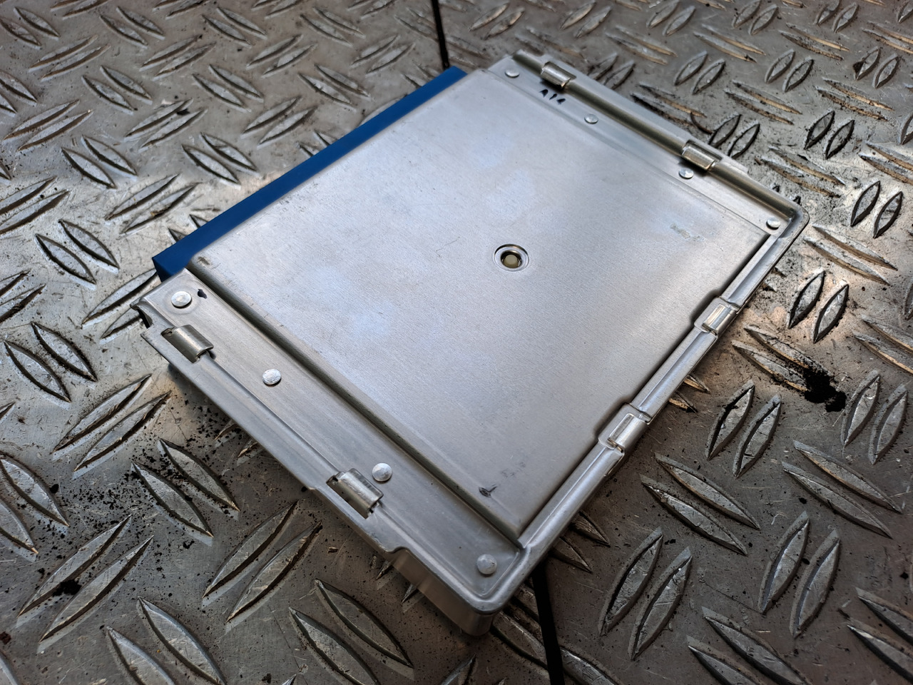 Gebrauchtes MAN TGX 26.440 EBS 5 Steuergerät 24 V , Artikel - Nr.: 81.25808 - 7053 - Bloc de gestion pour Camion: photos 3 Gebrauchtes MAN TGX 26.440 EBS 5 Steuergerät 24 V , Artikel - Nr.: 81.25808 - 7053 - Bloc de gestion pour Camion: photos 3