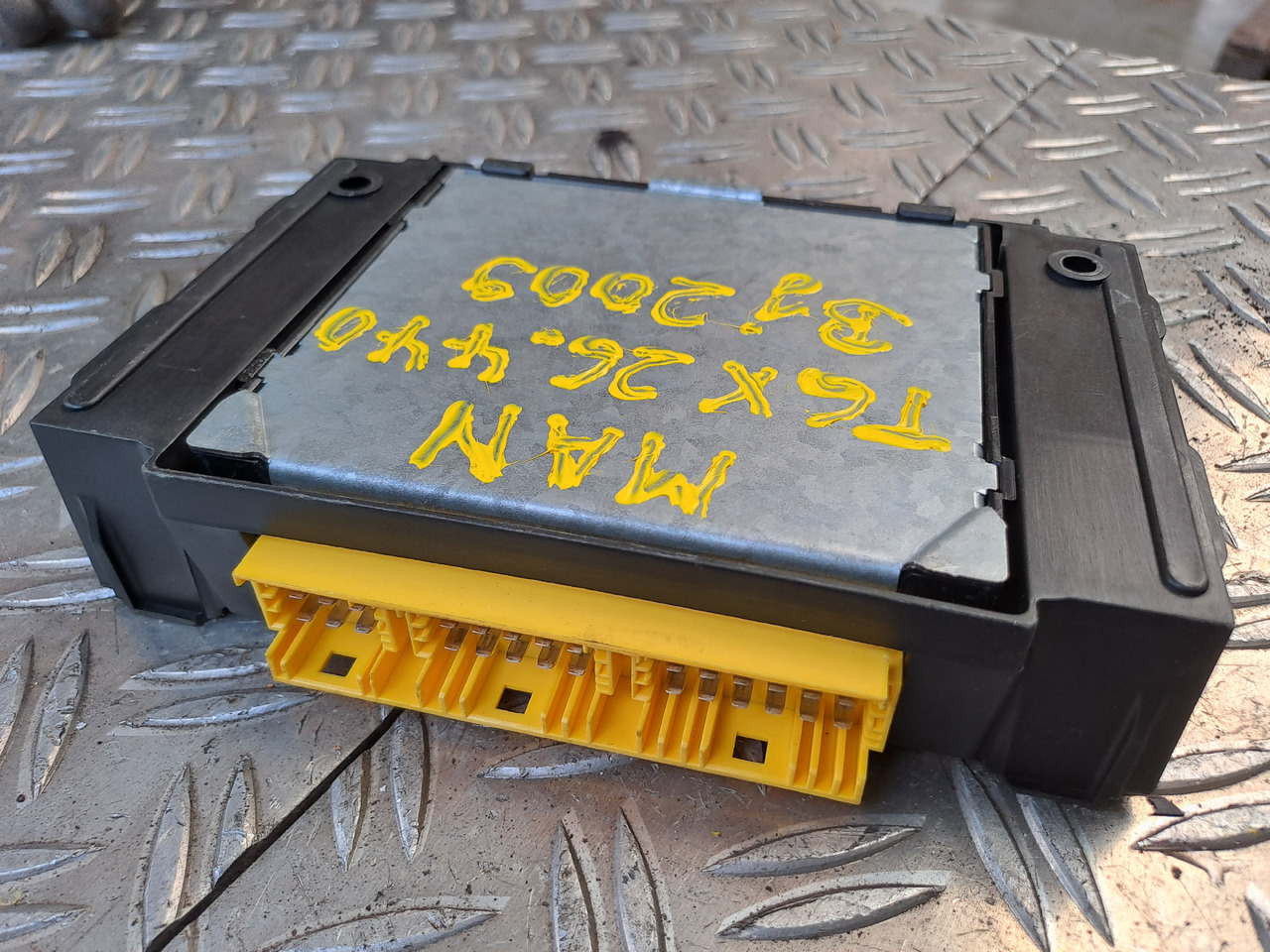 Gebrauchtes MAN TGX 26.440 Steuergerät ECAS Luftfederung, Artikel - Nr.: 81.25811 - 7020 - Bloc de gestion pour Camion: photos 1 Gebrauchtes MAN TGX 26.440 Steuergerät ECAS Luftfederung, Artikel - Nr.: 81.25811 - 7020 - Bloc de gestion pour Camion: photos 1