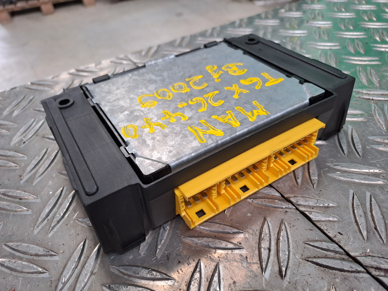 Gebrauchtes MAN TGX 26.440 Steuergerät Luftfederung ECAS 6x2, Artikel - Nr. : 81.25811 – 7020 - Bloc de gestion pour Camion: photos 3 Gebrauchtes MAN TGX 26.440 Steuergerät Luftfederung ECAS 6x2, Artikel - Nr. : 81.25811 – 7020 - Bloc de gestion pour Camion: photos 3