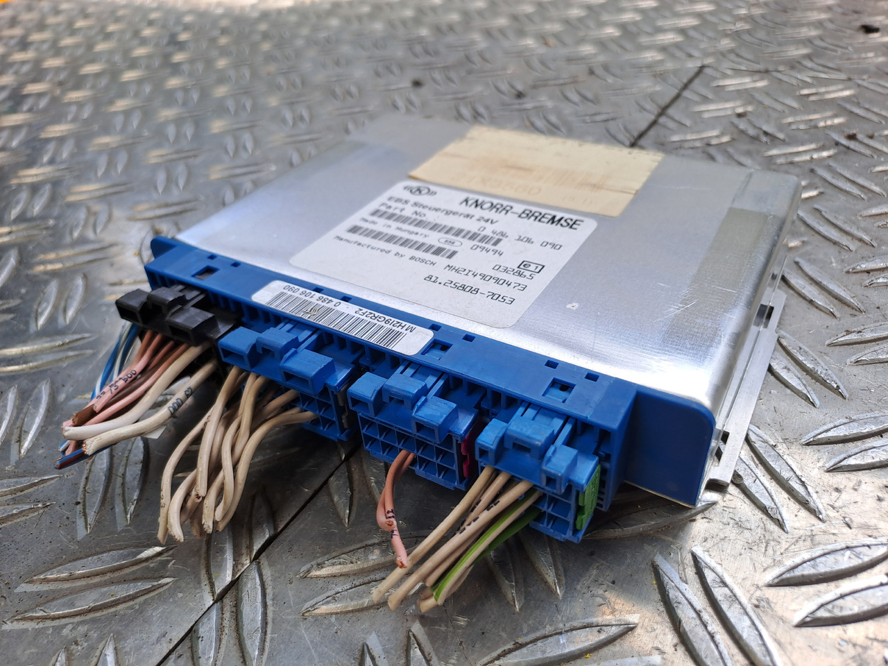 Gebrauchtes MAN TGX 26.480 Steuergerät EBS 5, elektr. Bremssystem , Artikel - Nr.: 81.25808 - 7053 - Bloc de gestion pour Camion: photos 1 Gebrauchtes MAN TGX 26.480 Steuergerät EBS 5, elektr. Bremssystem , Artikel - Nr.: 81.25808 - 7053 - Bloc de gestion pour Camion: photos 1