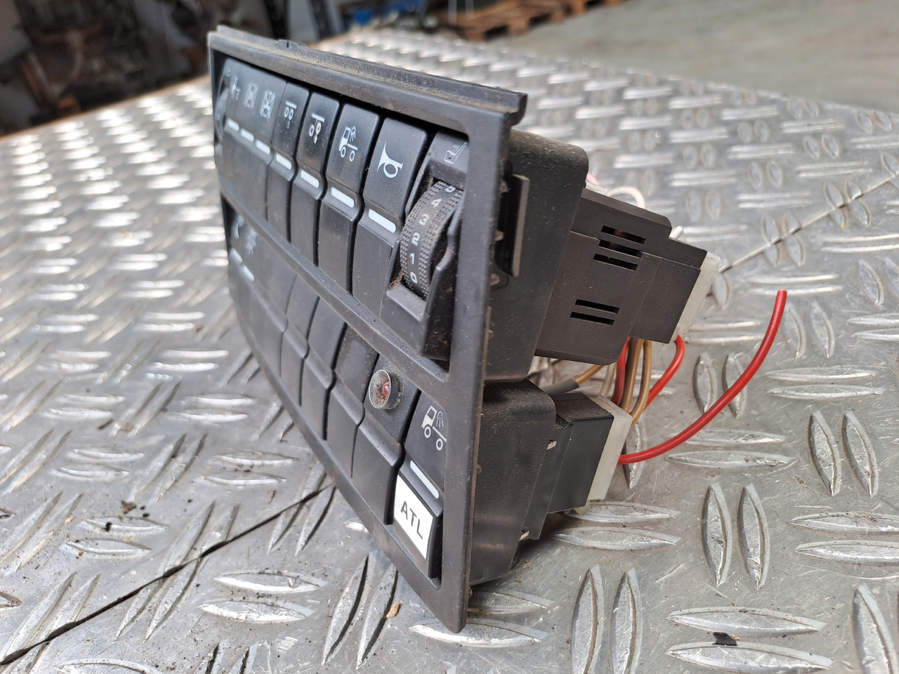 Gebrauchtes MAN TGX 26.480 Steuergerät ECAS Luftfederung , Artikel - Nr. : 81.25525 - 0211 - Bloc de gestion pour Camion: photos 1 Gebrauchtes MAN TGX 26.480 Steuergerät ECAS Luftfederung , Artikel - Nr. : 81.25525 - 0211 - Bloc de gestion pour Camion: photos 1