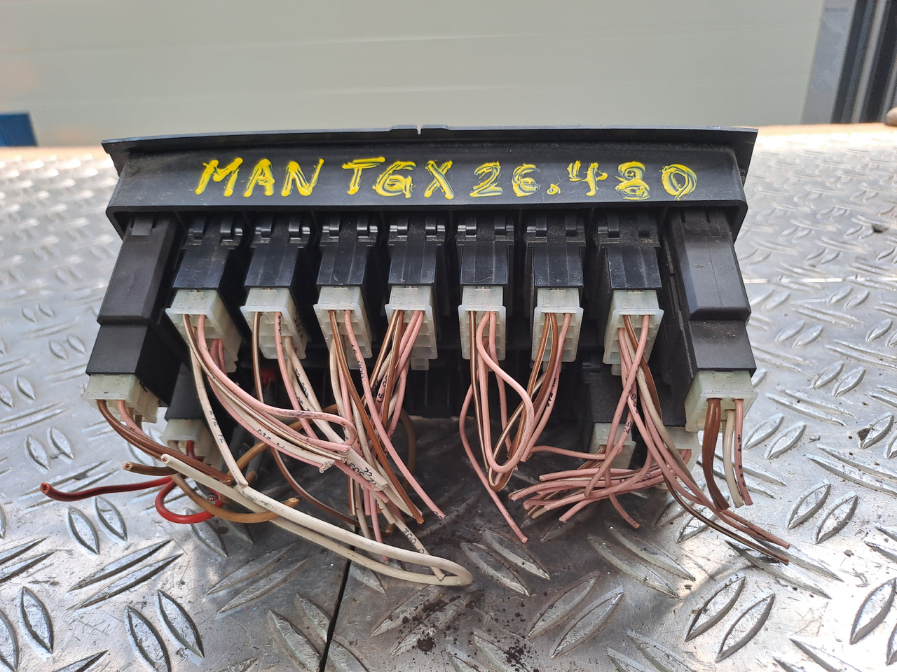 Gebrauchtes MAN TGX 26.480 Steuergerät ECAS Luftfederung , Artikel - Nr. : 81.25525 - 0211 - Bloc de gestion pour Camion: photos 5 Gebrauchtes MAN TGX 26.480 Steuergerät ECAS Luftfederung , Artikel - Nr. : 81.25525 - 0211 - Bloc de gestion pour Camion: photos 5