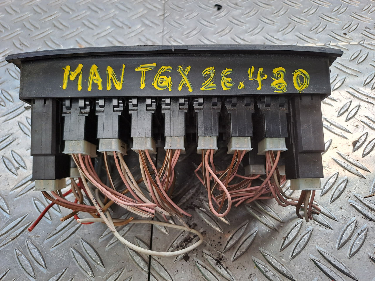 Gebrauchtes MAN TGX 26.480 Steuergerät ECAS Luftfederung , Artikel - Nr. : 81.25525 - 0211 - Bloc de gestion pour Camion: photos 4 Gebrauchtes MAN TGX 26.480 Steuergerät ECAS Luftfederung , Artikel - Nr. : 81.25525 - 0211 - Bloc de gestion pour Camion: photos 4