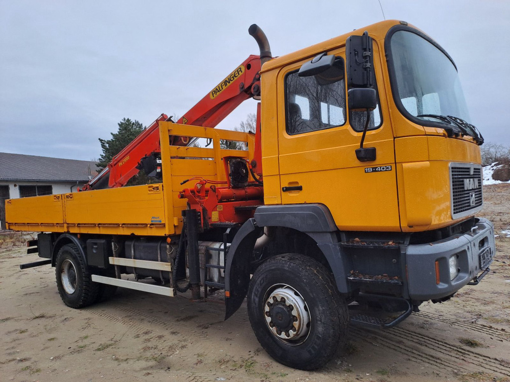 MAN 19.403 Pritsche 4x4 mit Palfingerkran PK 21000 mit Funk - Fernbedienung - Camion grue: photos 3 MAN 19.403 Pritsche 4x4 mit Palfingerkran PK 21000 mit Funk - Fernbedienung - Camion grue: photos 3