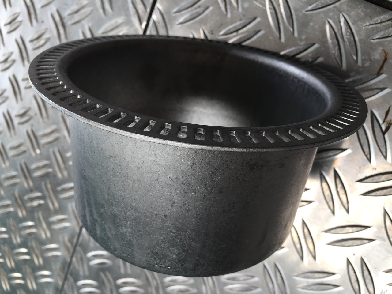 Neuwertige MAN L 2000 Impulsrad Hinterachse Nabe ABS , Artikel - Nr. : 81.52403 - 0028 - Essieu arrière pour Camion: photos 4 Neuwertige MAN L 2000 Impulsrad Hinterachse Nabe ABS , Artikel - Nr. : 81.52403 - 0028 - Essieu arrière pour Camion: photos 4