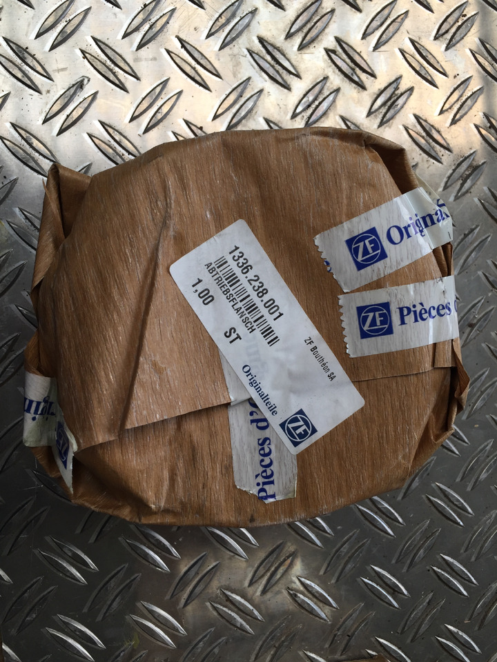 Neuwertige MAN TGL, TGM Antriebsflansch Getriebe, Artikel - Nr. : 81.39115 - 0456 - Boîte de vitesse et pièces pour Camion: photos 2 Neuwertige MAN TGL, TGM Antriebsflansch Getriebe, Artikel - Nr. : 81.39115 - 0456 - Boîte de vitesse et pièces pour Camion: photos 2