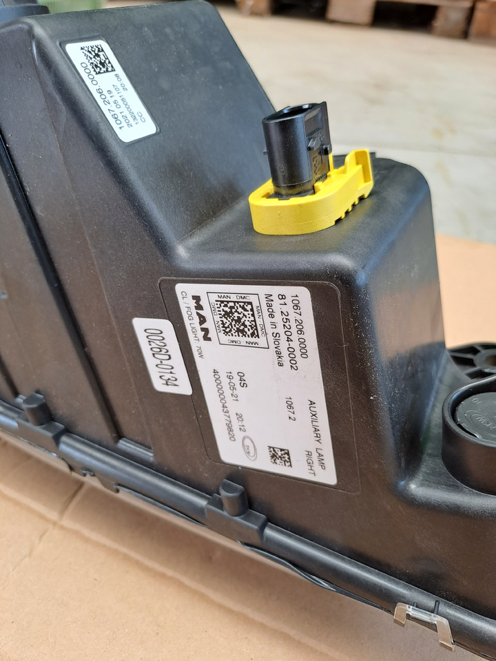 Neuwertiger Nebelscheinwerfer MAN TG3 rechts, Artikel - Nr. : 81.25204 - 0002 / 0001 - Feu anti-brouillard pour Camion: photos 3 Neuwertiger Nebelscheinwerfer MAN TG3 rechts, Artikel - Nr. : 81.25204 - 0002 / 0001 - Feu anti-brouillard pour Camion: photos 3