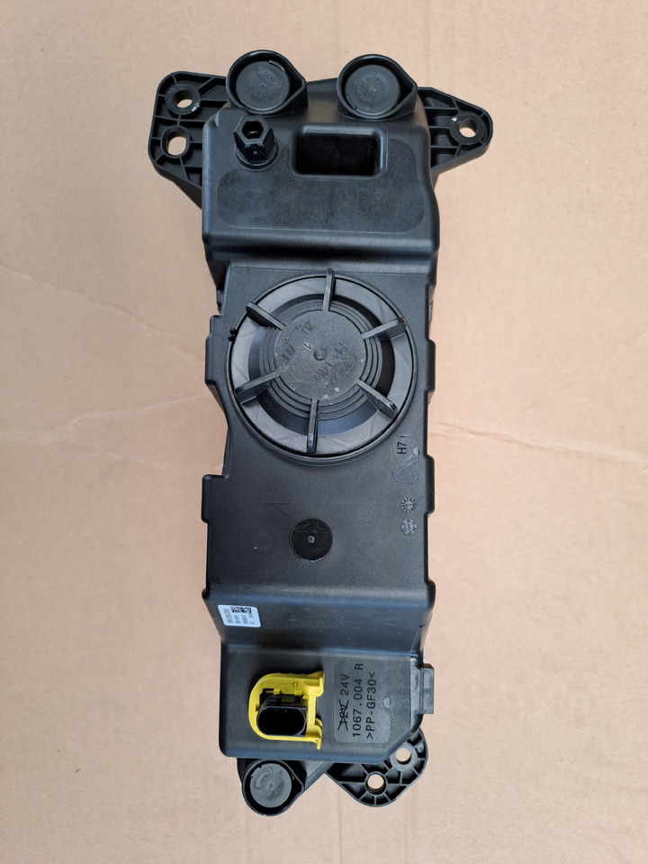 Neuwertiger Nebelscheinwerfer MAN TG3 rechts, Artikel - Nr. : 81.25204 - 0002 / 0001 - Feu anti-brouillard pour Camion: photos 4 Neuwertiger Nebelscheinwerfer MAN TG3 rechts, Artikel - Nr. : 81.25204 - 0002 / 0001 - Feu anti-brouillard pour Camion: photos 4