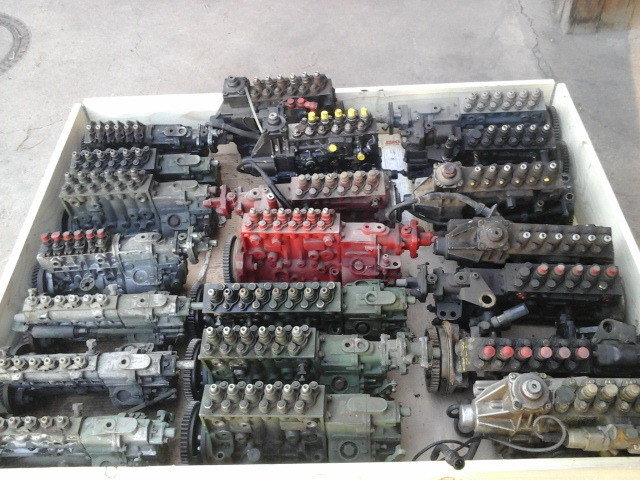 Gebr. diverse Einspritzpumpen MAN /MB - Pompe à carburant pour Camion: photos 1 Gebr. diverse Einspritzpumpen MAN /MB - Pompe à carburant pour Camion: photos 1