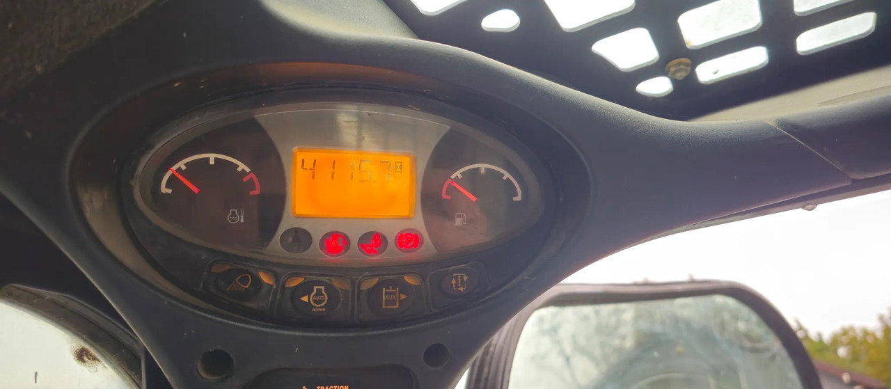 Mini chargeuse BOBCAT S570: photos 6