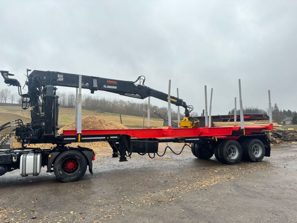 NACZEPA Z DŹWIGIEM DO DREWNA - Semi-remorque grumier: photos 3 NACZEPA Z DŹWIGIEM DO DREWNA - Semi-remorque grumier: photos 3