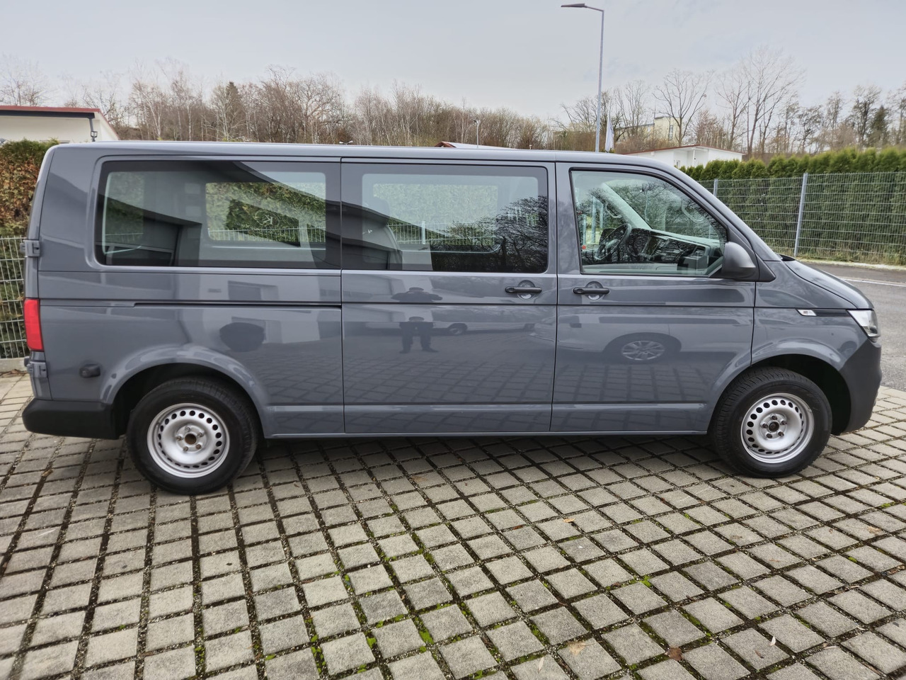 VOLKSWAGEN T6.1 Transporter Kombi LR/Navi/AppCon./6-Sitzer - Transport de personnes: photos 4 VOLKSWAGEN T6.1 Transporter Kombi LR/Navi/AppCon./6-Sitzer - Transport de personnes: photos 4