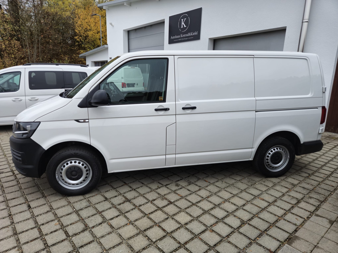 VOLKSWAGEN T6 Transporter Klima/PDC/AHK/Standheiz. - Fourgon utilitaire: photos 4 VOLKSWAGEN T6 Transporter Klima/PDC/AHK/Standheiz. - Fourgon utilitaire: photos 4