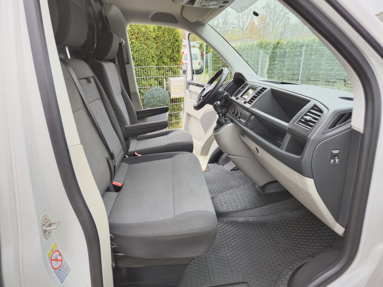 VOLKSWAGEN T6 Transporter Klima/PDC/AHK/Standheiz. - Fourgon utilitaire: photos 1 VOLKSWAGEN T6 Transporter Klima/PDC/AHK/Standheiz. - Fourgon utilitaire: photos 1