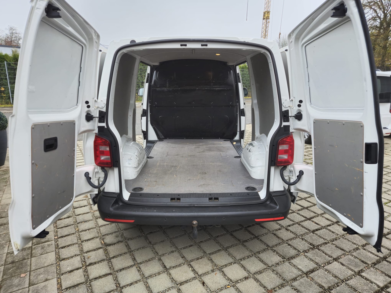 VOLKSWAGEN T6 Transporter Klima/PDC/AHK/Standheiz. - Fourgon utilitaire: photos 5 VOLKSWAGEN T6 Transporter Klima/PDC/AHK/Standheiz. - Fourgon utilitaire: photos 5