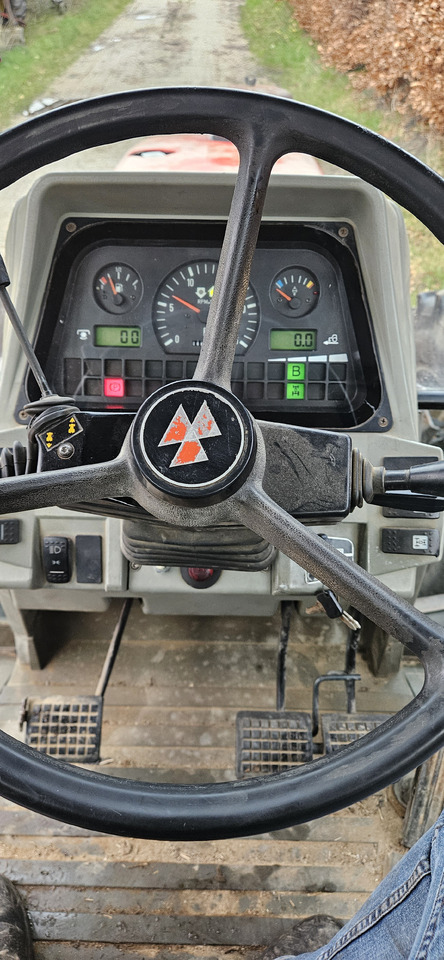 MASSEY FERGUSON 6180 - Tracteur agricole: photos 5 MASSEY FERGUSON 6180 - Tracteur agricole: photos 5