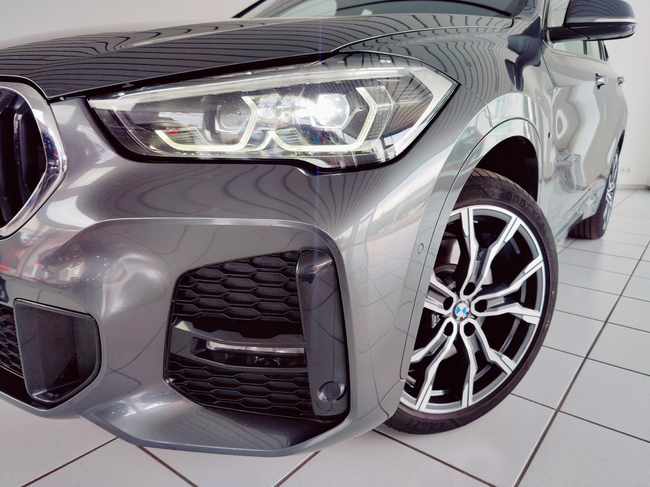 BMW X1 xDrive 20 d M Sport Navi Ambiente PDC SHZ Apple Android - SUV: photos 2 BMW X1 xDrive 20 d M Sport Navi Ambiente PDC SHZ Apple Android - SUV: photos 2