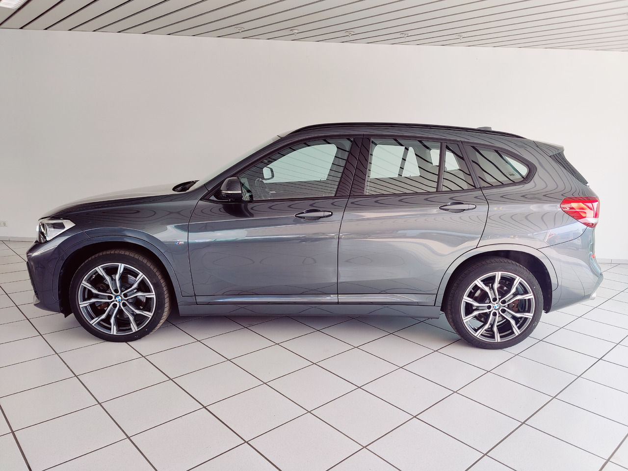 BMW X1 xDrive 20 d M Sport Navi Ambiente PDC SHZ Apple Android - SUV: photos 5 BMW X1 xDrive 20 d M Sport Navi Ambiente PDC SHZ Apple Android - SUV: photos 5