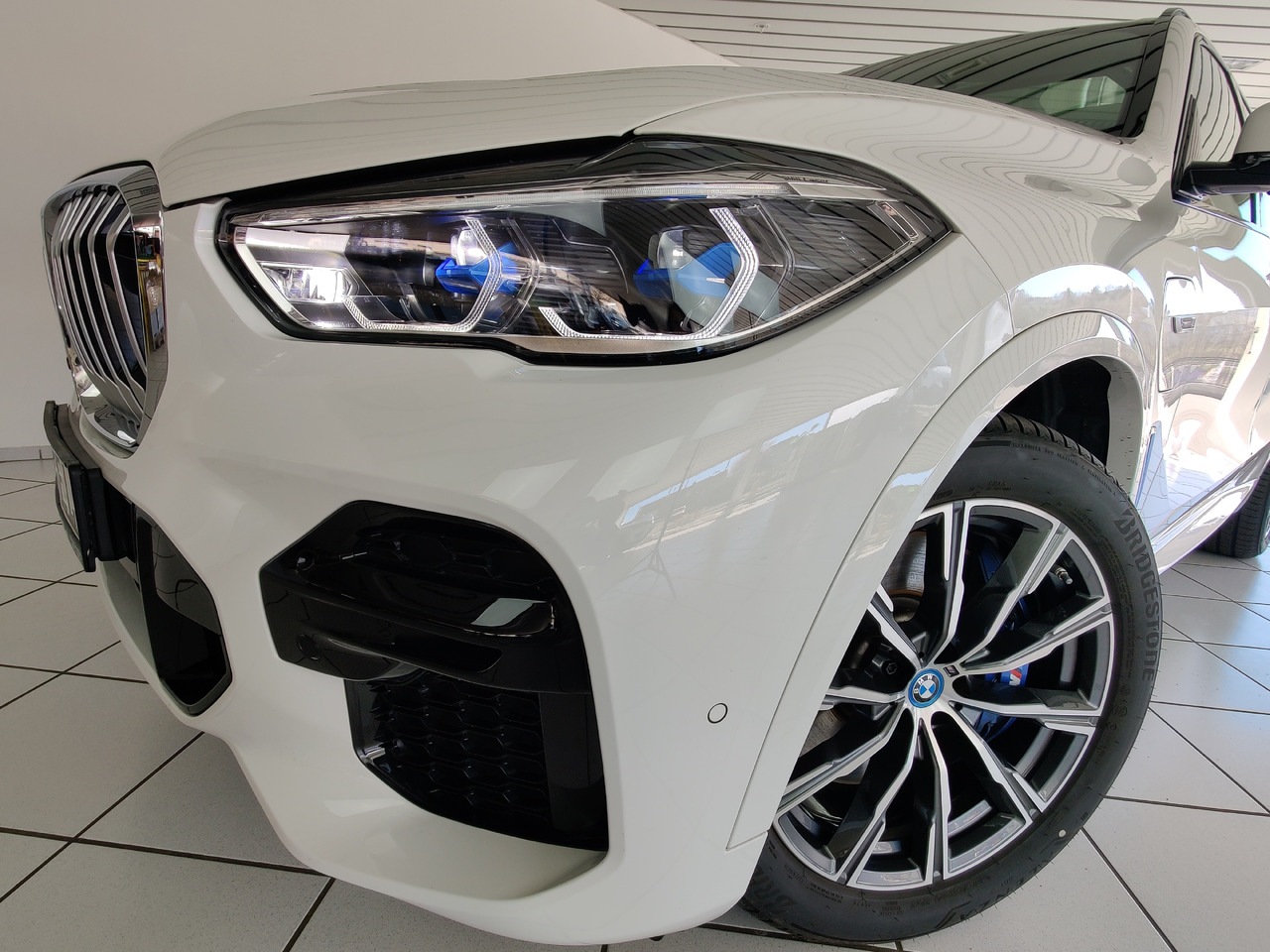 BMW X5 xDrive 45 e M Sport HiFi HUD Pano Leder Laser - SUV: photos 2 BMW X5 xDrive 45 e M Sport HiFi HUD Pano Leder Laser - SUV: photos 2