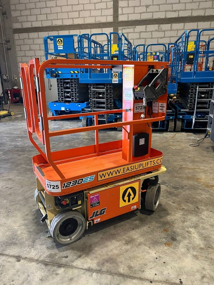 JLG 1230 ES - Nacelle à mât vertical: photos 2 JLG 1230 ES - Nacelle à mât vertical: photos 2