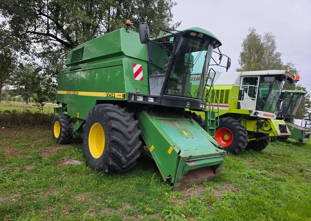 John Deere 2254 - Moissonneuse-batteuse: photos 1 John Deere 2254 - Moissonneuse-batteuse: photos 1