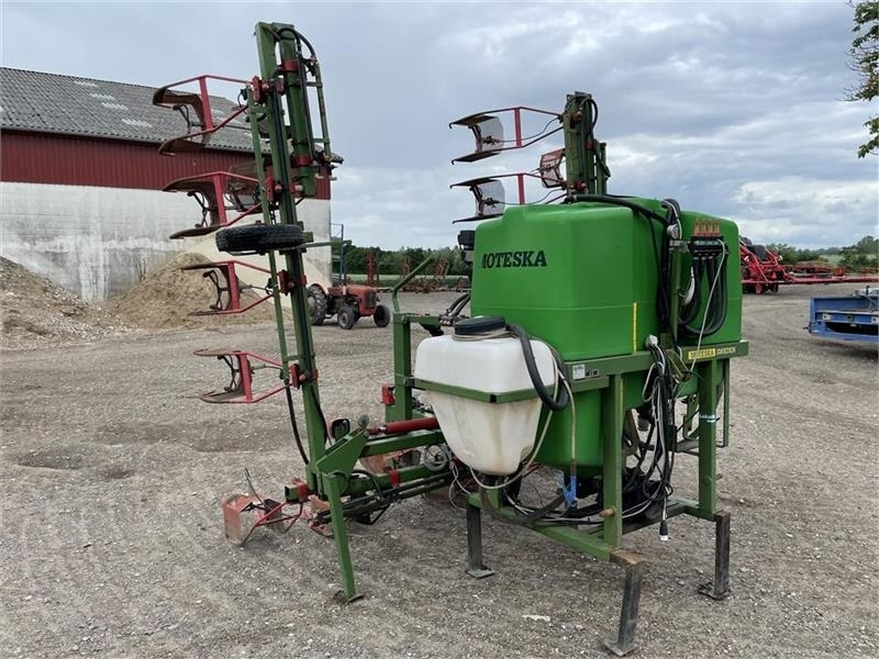 Moteska M 1000 12R - Pulvérisateur traîné: photos 2 Moteska M 1000 12R - Pulvérisateur traîné: photos 2