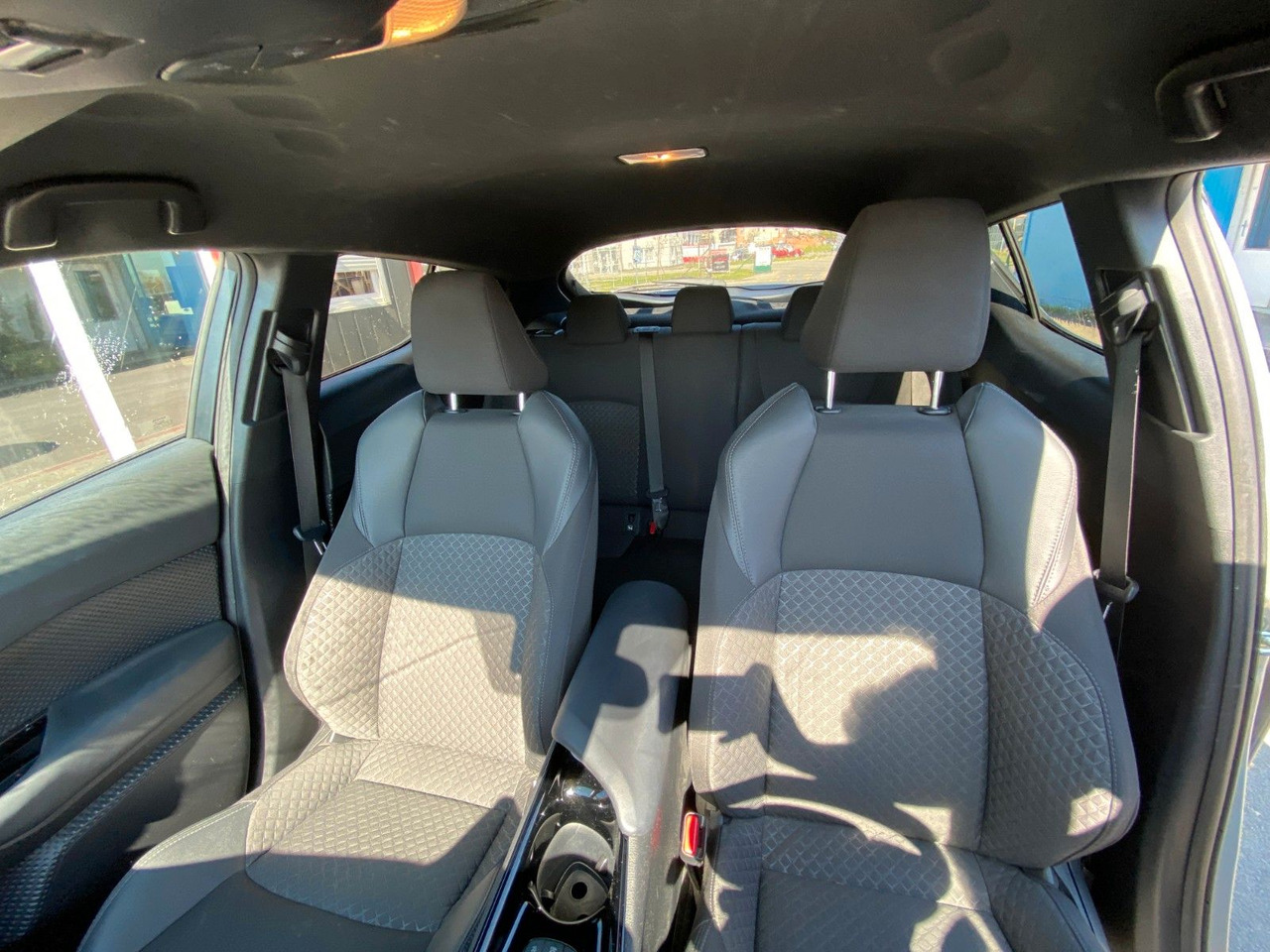 Toyota C-HR 1.8-l-VVTi Hybrid Flow - SUV: photos 3 Toyota C-HR 1.8-l-VVTi Hybrid Flow - SUV: photos 3