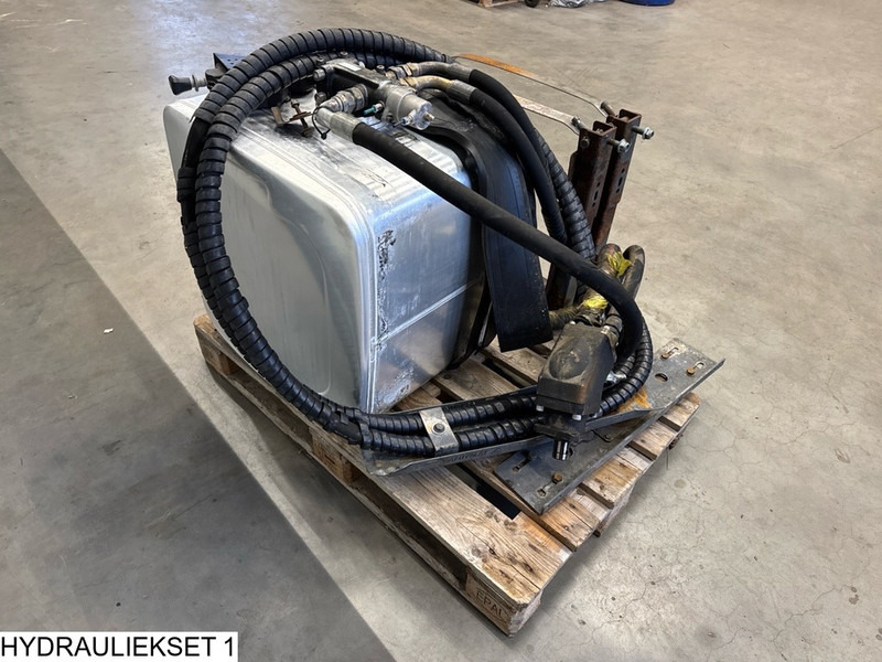 Afhymat Pump, tank and hydraulic hoses - Réservoir hydraulique pour Camion: photos 3 Afhymat Pump, tank and hydraulic hoses - Réservoir hydraulique pour Camion: photos 3