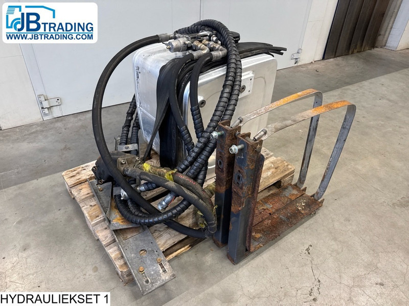 Afhymat Pump, tank and hydraulic hoses - Réservoir hydraulique pour Camion: photos 1 Afhymat Pump, tank and hydraulic hoses - Réservoir hydraulique pour Camion: photos 1