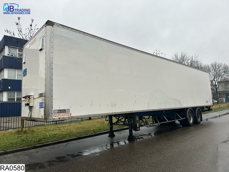 Fruehauf gesloten bak Estimated 3000 Jerrycans - Semi-remorque fourgon: photos 1 Fruehauf gesloten bak Estimated 3000 Jerrycans - Semi-remorque fourgon: photos 1
