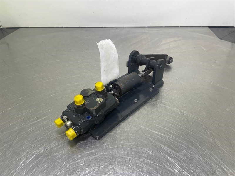 Ahlmann AZ6-4145334O-Stuetzventilschaltung/Zwenkventiel - Hydraulique pour Engins de chantier: photos 2 Ahlmann AZ6-4145334O-Stuetzventilschaltung/Zwenkventiel - Hydraulique pour Engins de chantier: photos 2