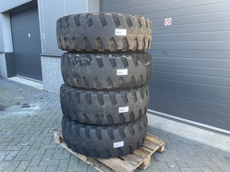 Atlas AR65-Michelin 335/80R20 (12.5R20)-Tire/Reifen/Band - Pneus et jantes pour Engins de chantier: photos 2 Atlas AR65-Michelin 335/80R20 (12.5R20)-Tire/Reifen/Band - Pneus et jantes pour Engins de chantier: photos 2