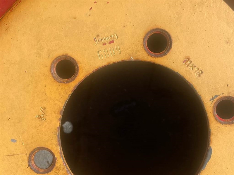 Pneus et jantes pour Engins de chantier Everest 12.5-18 - Tire/Reifen/Band: photos 7