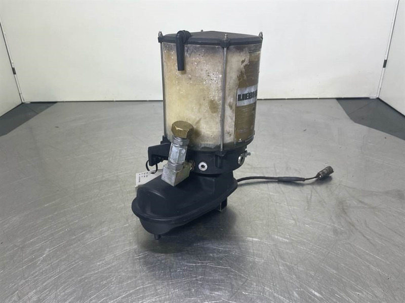 Liebherr A934C-10228443-Lubricating pump/Vetsmeerpomp - Frame/ Châssis pour Engins de chantier: photos 2 Liebherr A934C-10228443-Lubricating pump/Vetsmeerpomp - Frame/ Châssis pour Engins de chantier: photos 2