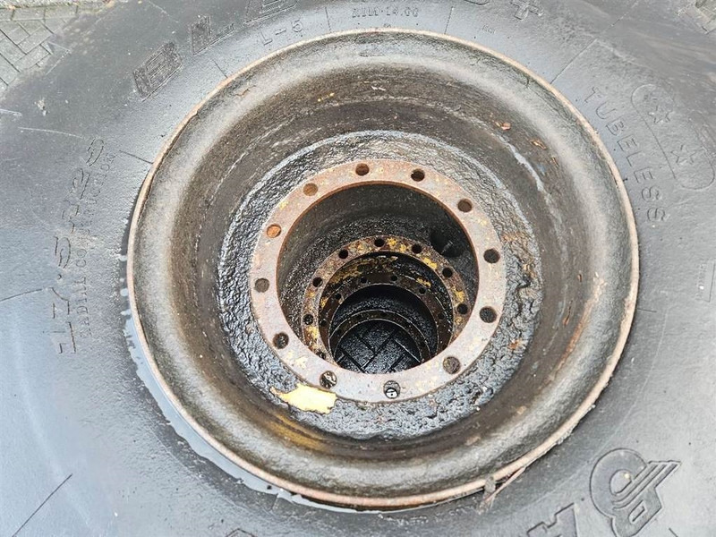 New Holland W110C-Barkley 17.5R25-Tire/Reifen/Band - crédit-bail New Holland W110C-Barkley 17.5R25-Tire/Reifen/Band: photos 6