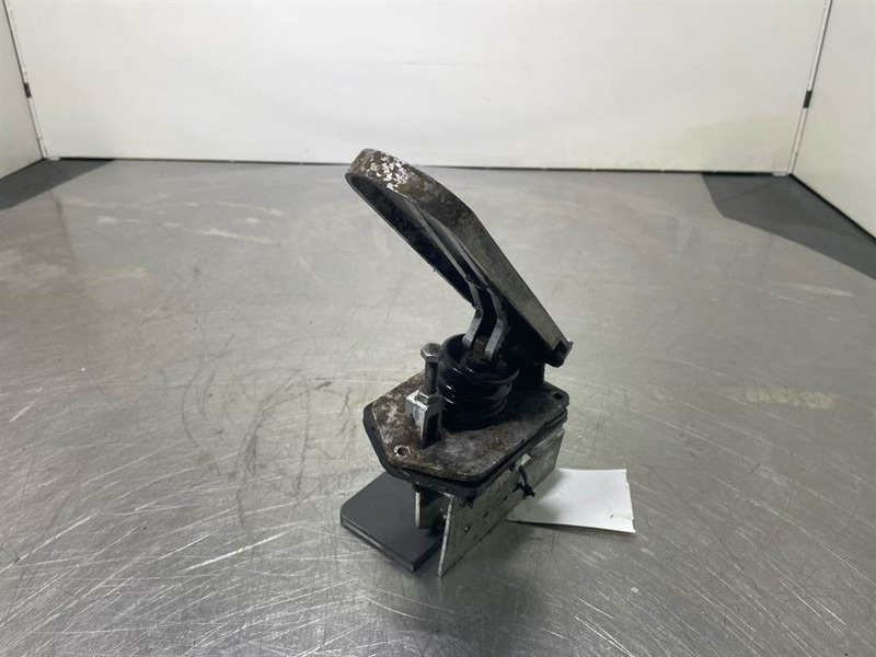 O & K L25.5 - Gas pedal/Fusspedal/Gaspedaal - Cabine et intérieur pour Engins de chantier: photos 2 O & K L25.5 - Gas pedal/Fusspedal/Gaspedaal - Cabine et intérieur pour Engins de chantier: photos 2