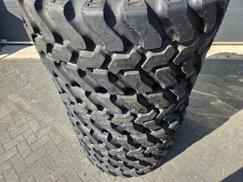 SWT 400/70R20 *NEW* - Tire/Reifen/Band - Pneus et jantes pour Engins de chantier: photos 2 SWT 400/70R20 *NEW* - Tire/Reifen/Band - Pneus et jantes pour Engins de chantier: photos 2