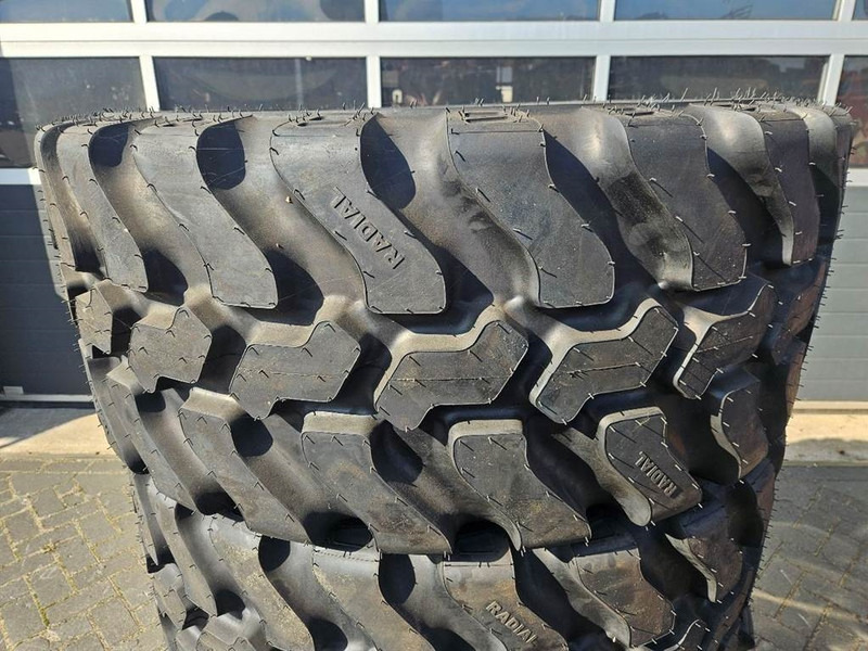 SWT 400/70R20 *NEW* - Tire/Reifen/Band - Pneus et jantes pour Engins de chantier: photos 3 SWT 400/70R20 *NEW* - Tire/Reifen/Band - Pneus et jantes pour Engins de chantier: photos 3