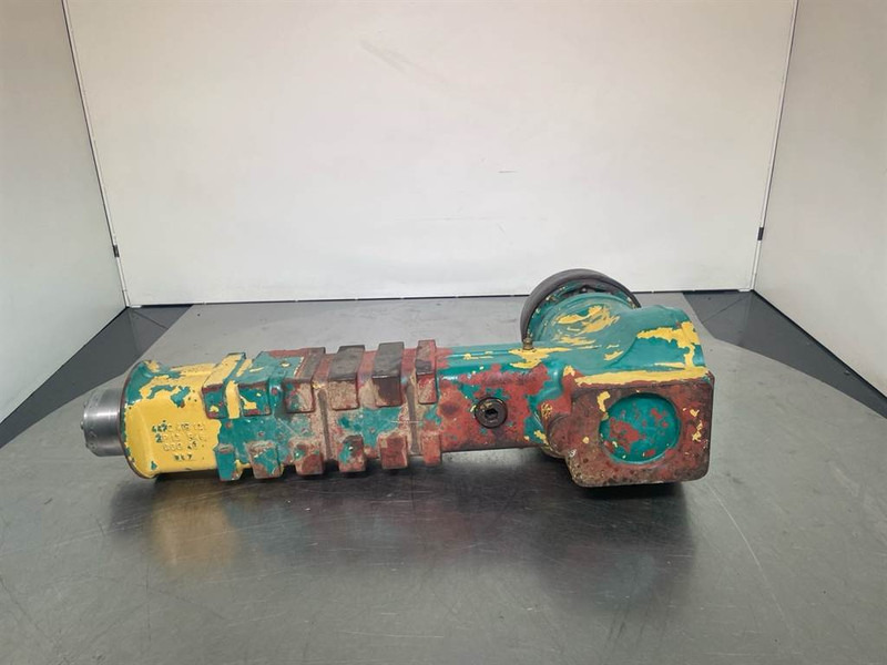 Schaeff SKL853-ZF AP-R735/P4-Axle housing/Achskörper - Essieu et pièces pour Engins de chantier: photos 2 Schaeff SKL853-ZF AP-R735/P4-Axle housing/Achskörper - Essieu et pièces pour Engins de chantier: photos 2