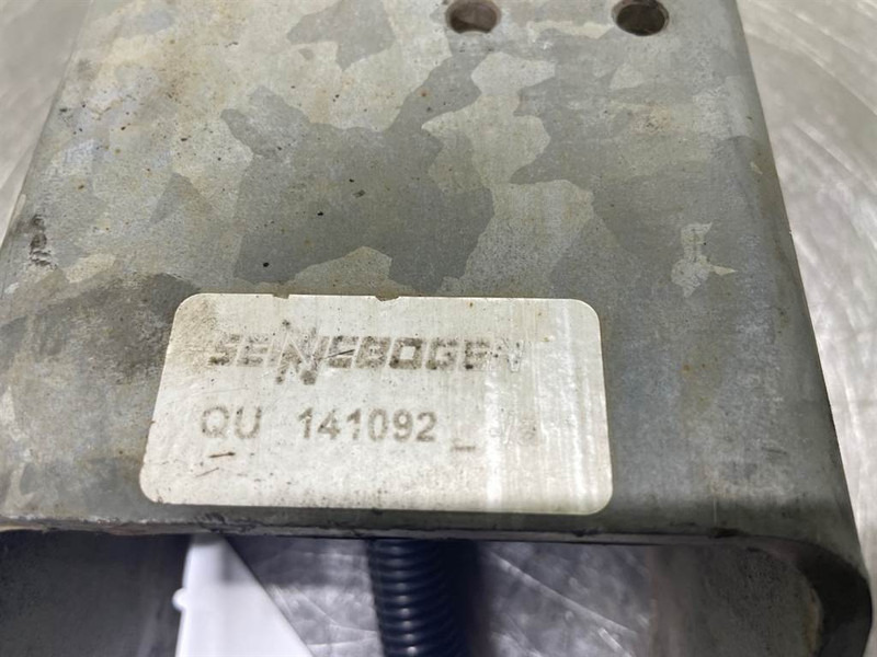 Sennebogen 835E-141092-Holder with Camera/Kamera - Cabine et intérieur pour Engins de chantier: photos 5 Sennebogen 835E-141092-Holder with Camera/Kamera - Cabine et intérieur pour Engins de chantier: photos 5