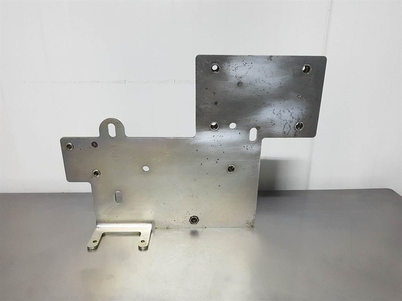 Terex Schaeff -0451539005-Bracket/Ventilhalterplatte/Plaat - Frame/ Châssis pour Engins de chantier: photos 2 Terex Schaeff -0451539005-Bracket/Ventilhalterplatte/Plaat - Frame/ Châssis pour Engins de chantier: photos 2
