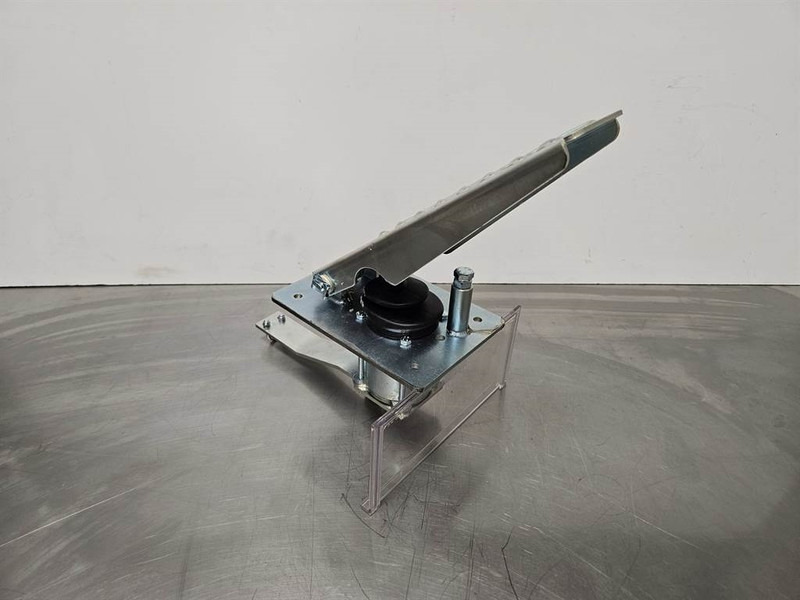 Terex TL/SKL/SKS-5692657905-Gas pedal - Cabine et intérieur pour Engins de chantier: photos 5 Terex TL/SKL/SKS-5692657905-Gas pedal - Cabine et intérieur pour Engins de chantier: photos 5