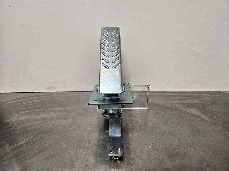 Terex TL/SKL/SKS-5692657905-Gas pedal - Cabine et intérieur pour Engins de chantier: photos 4 Terex TL/SKL/SKS-5692657905-Gas pedal - Cabine et intérieur pour Engins de chantier: photos 4