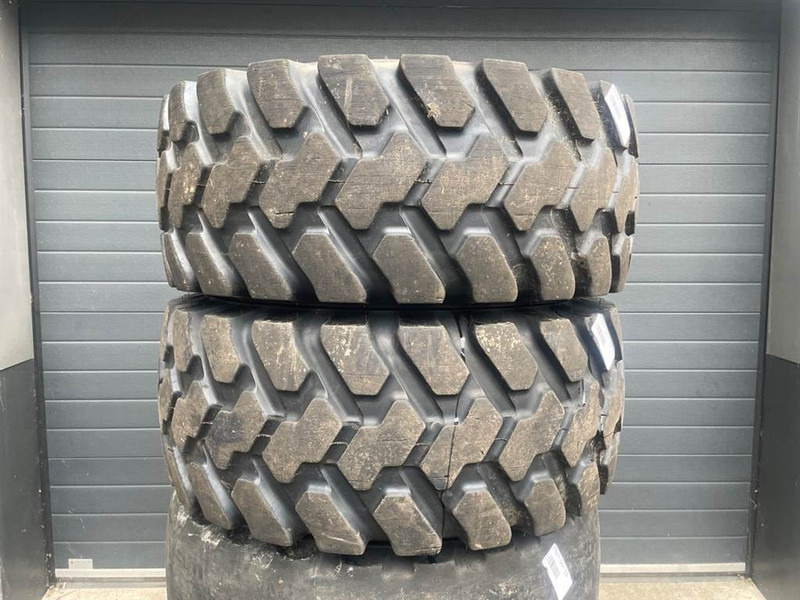 Terex TL120-BKT 400/70R20-Tire/Reifen/Band - Pneus et jantes pour Engins de chantier: photos 3 Terex TL120-BKT 400/70R20-Tire/Reifen/Band - Pneus et jantes pour Engins de chantier: photos 3