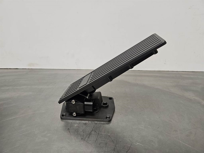 Terex TL260-5350260006-Gas pedal/Fusspedal/Gaspedaal - Système électrique pour Engins de chantier: photos 4 Terex TL260-5350260006-Gas pedal/Fusspedal/Gaspedaal - Système électrique pour Engins de chantier: photos 4