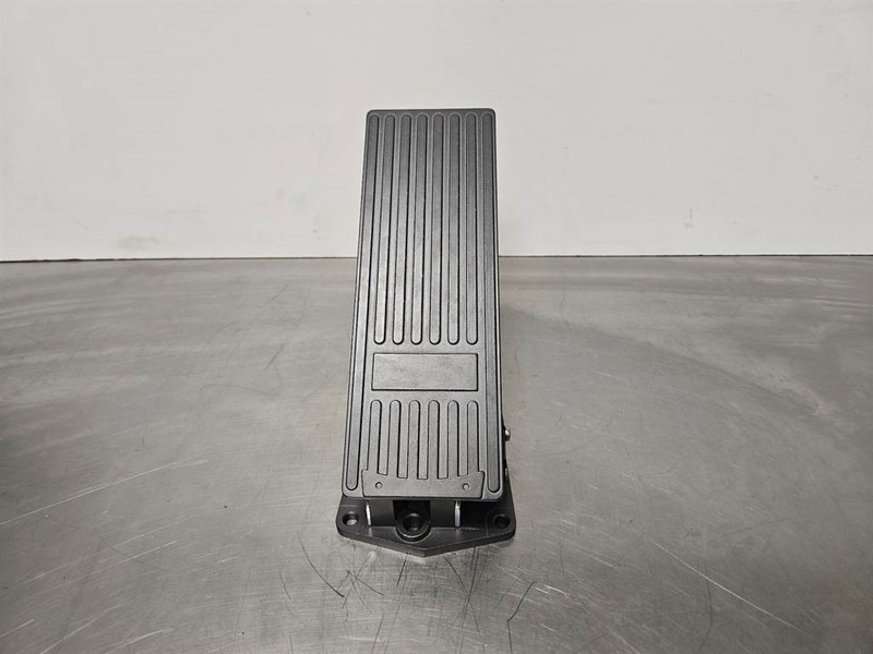 Terex TL260-5350260006-Gas pedal/Fusspedal/Gaspedaal - Système électrique pour Engins de chantier: photos 2 Terex TL260-5350260006-Gas pedal/Fusspedal/Gaspedaal - Système électrique pour Engins de chantier: photos 2