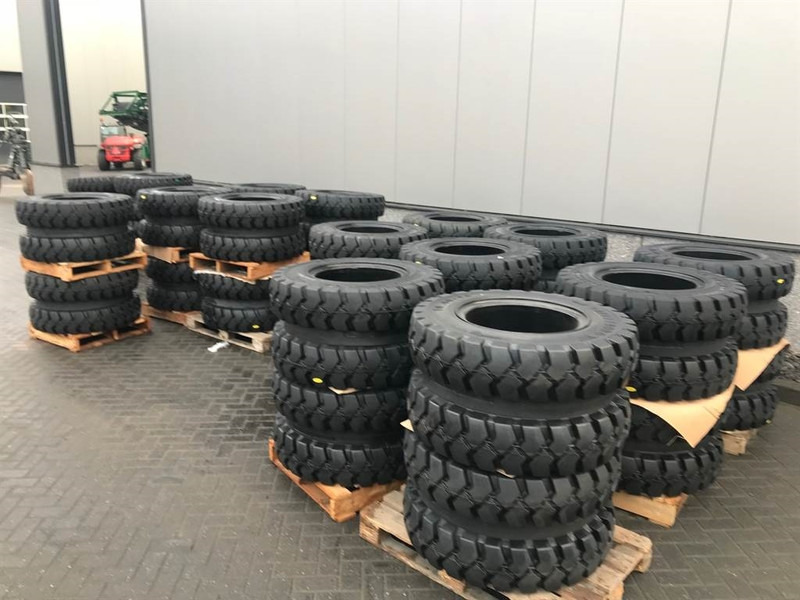 Trelleborg 10.00-20 Dual excavator solid-Tyre/Reifen/Banden - Pneus et jantes pour Engins de chantier: photos 3 Trelleborg 10.00-20 Dual excavator solid-Tyre/Reifen/Banden - Pneus et jantes pour Engins de chantier: photos 3